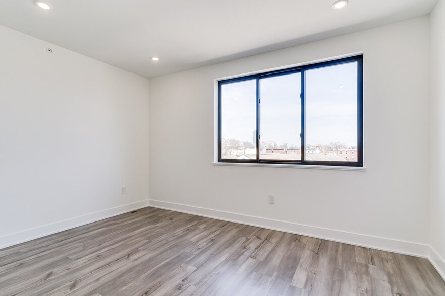 Building Photo - 2603 E Boston St