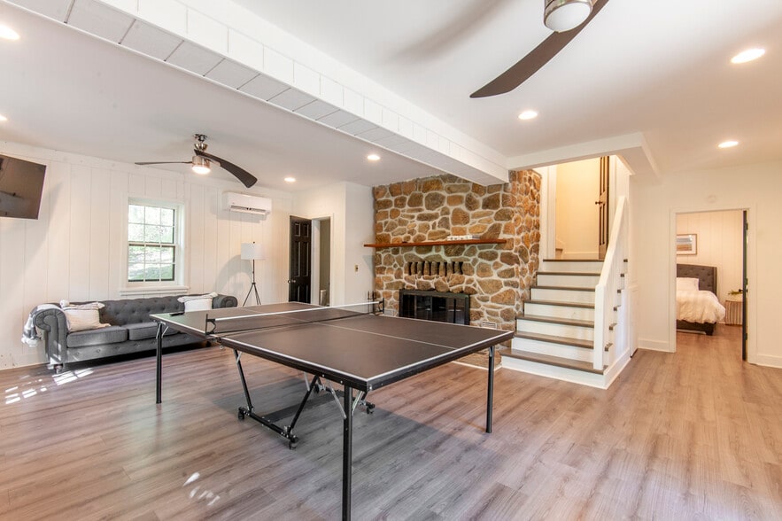 Building Photo - 1644 Dudley Mountain Rd