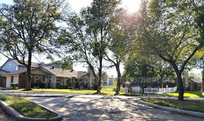 Building Photo - 806/203 Castleglen Drive