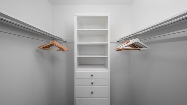 Building Photo - 223 S Lasky Dr