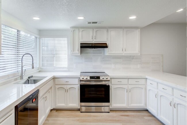 Building Photo - 259 Silver Star Ct