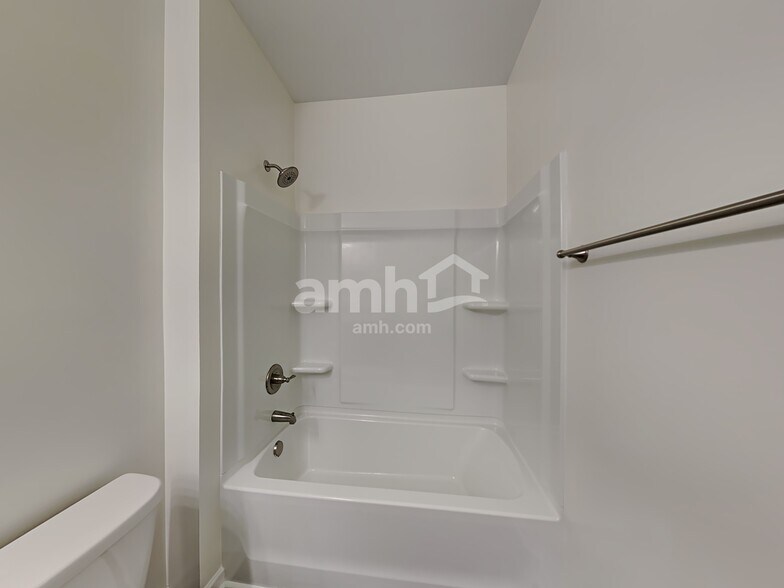 Building Photo - 146 Cottontail Ln