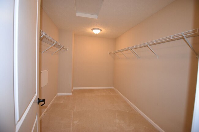 Building Photo - New Palestine 4 Bedroom Home