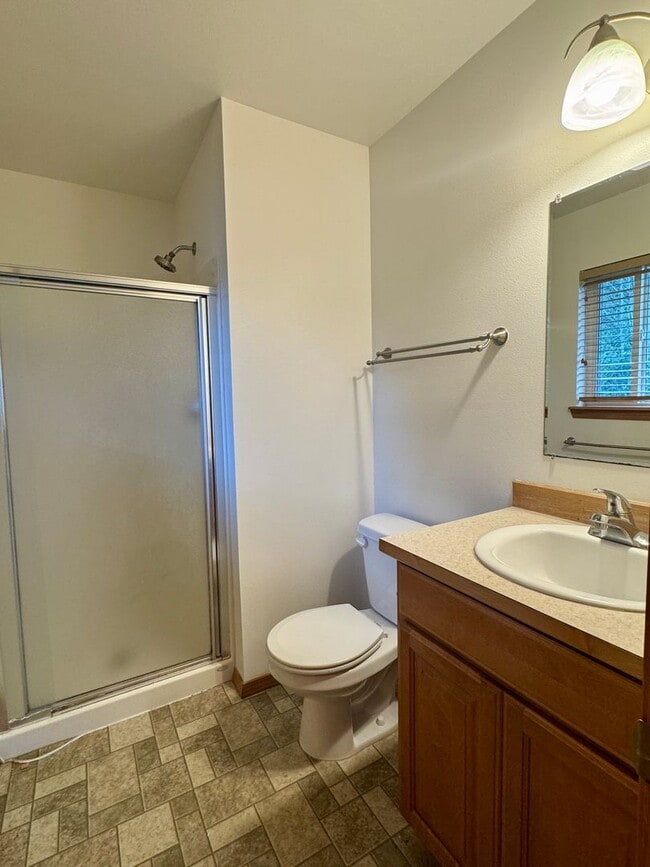 Building Photo - desirable Driftwood Keys daylight rambler...main floor primary suite