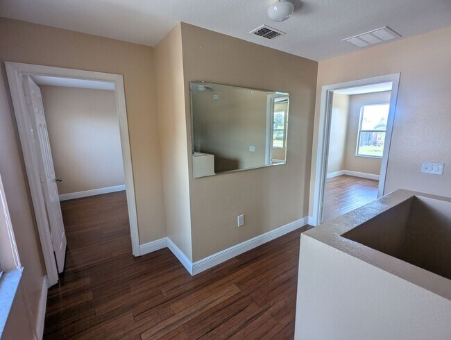 Building Photo - FOR RENT 4 Bedroom 2 1/2  Bath with Den/Office/5th bedroom, Furry  friends Welcome!