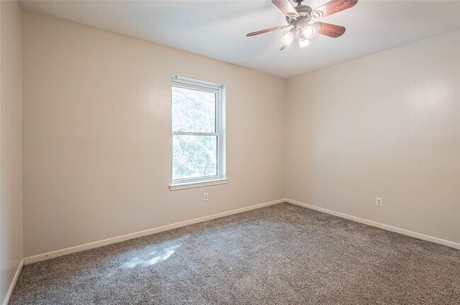 Building Photo - 22522 Heather Way Ct