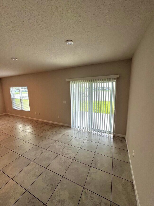 Building Photo - 461 Cherimoya St
