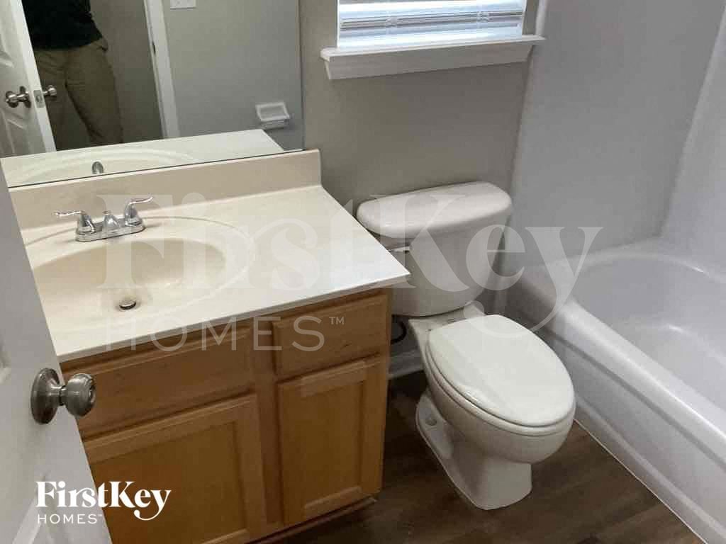 Building Photo - 4592 Royal Port Dr