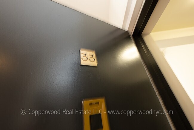 Building Photo - 402 East 78th St