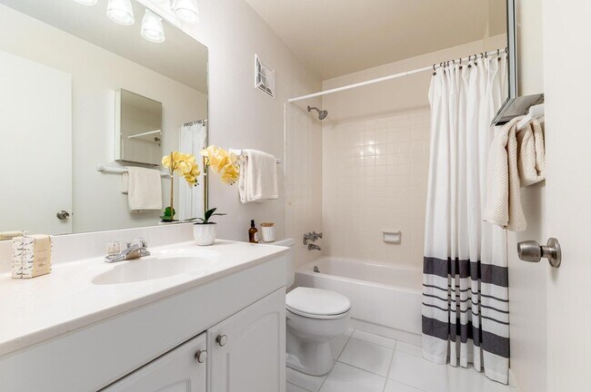 Building Photo - 2950 SE Ocean Blvd