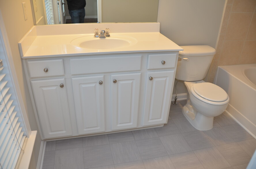 Vanity with lot of storage - 1303 Greychurch Way