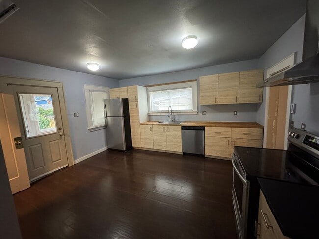 Building Photo - Charming House in Bellingham - 4 Bedroom 1...