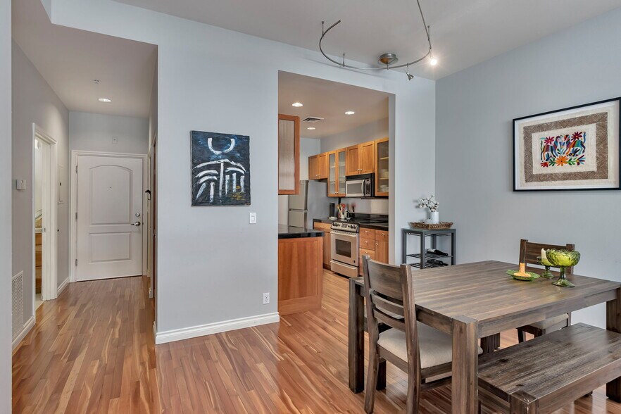 Building Photo - 618 NW 12th Ave