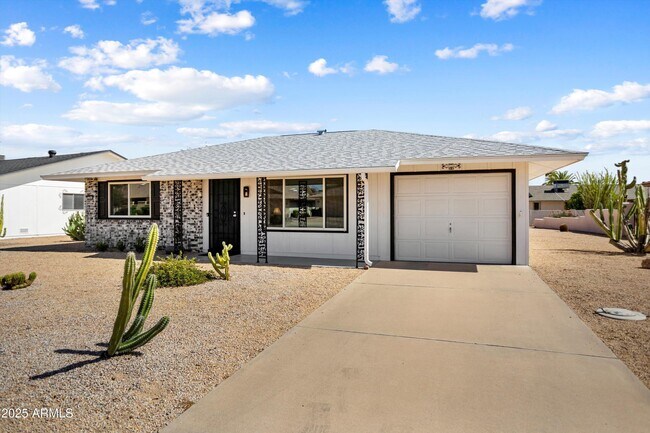 Building Photo - 12543 W Parkwood Dr