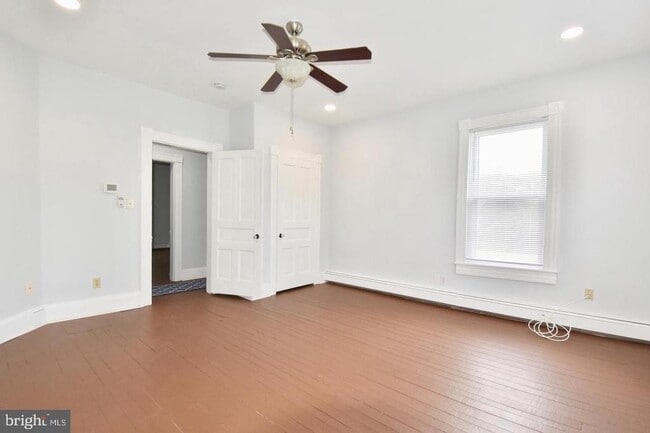 Building Photo - 205 Oakley St