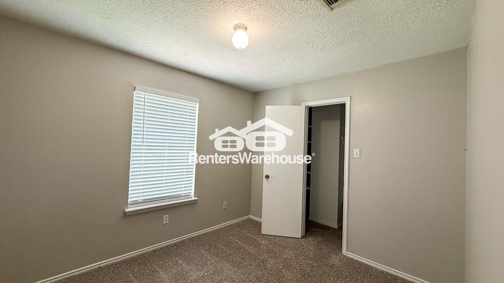 Building Photo - 503 Willow W Dr