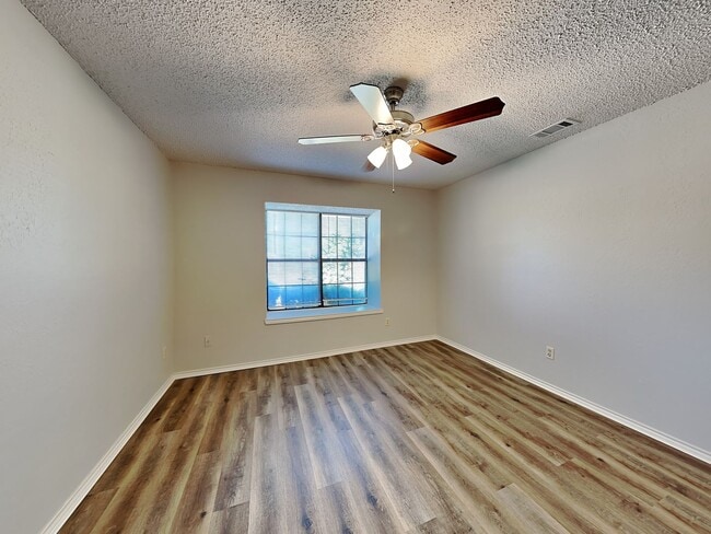 Building Photo - Newly Renovated Single Family Home | 2 BR/2BA | Covered Parking