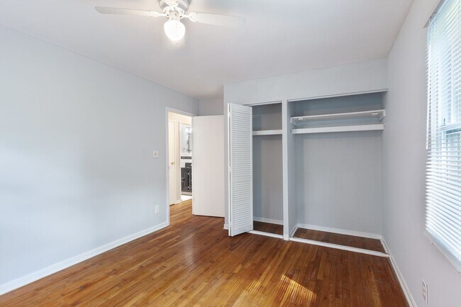 Building Photo - 3BR/2.5BA in Ideal Smyrna Location w/ Deck...