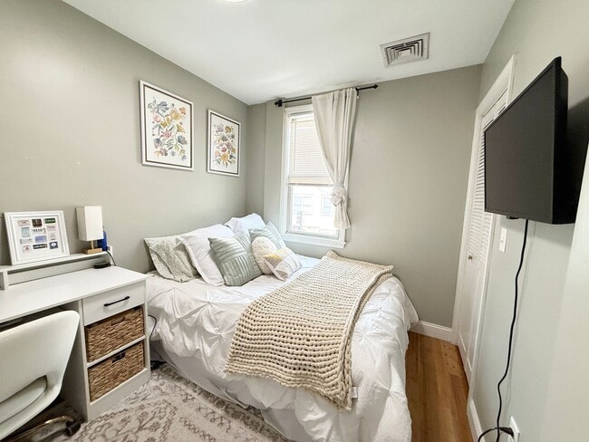 Building Photo - South Boston 4bed / 2bath available 9/1/2026