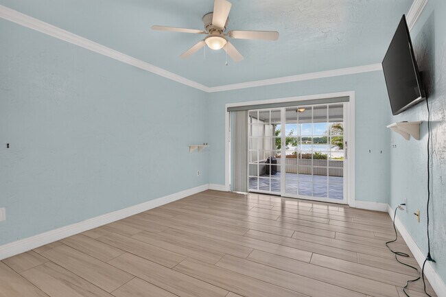 Building Photo - 414 Somerset Dr