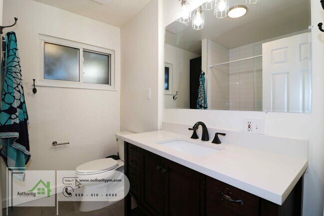 Building Photo - 2202 Canal Dr