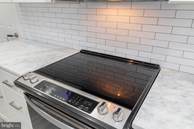 Building Photo - 255 S Pickett St