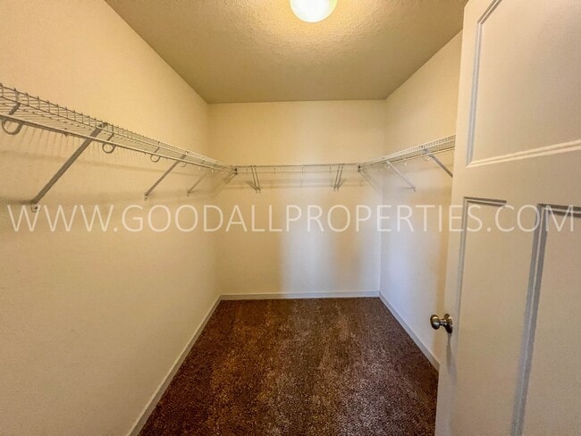 Building Photo - 1903 SE Clover Ridge Dr