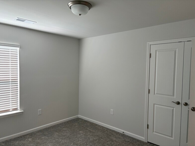 Building Photo - 124 Abbots Mill Dr