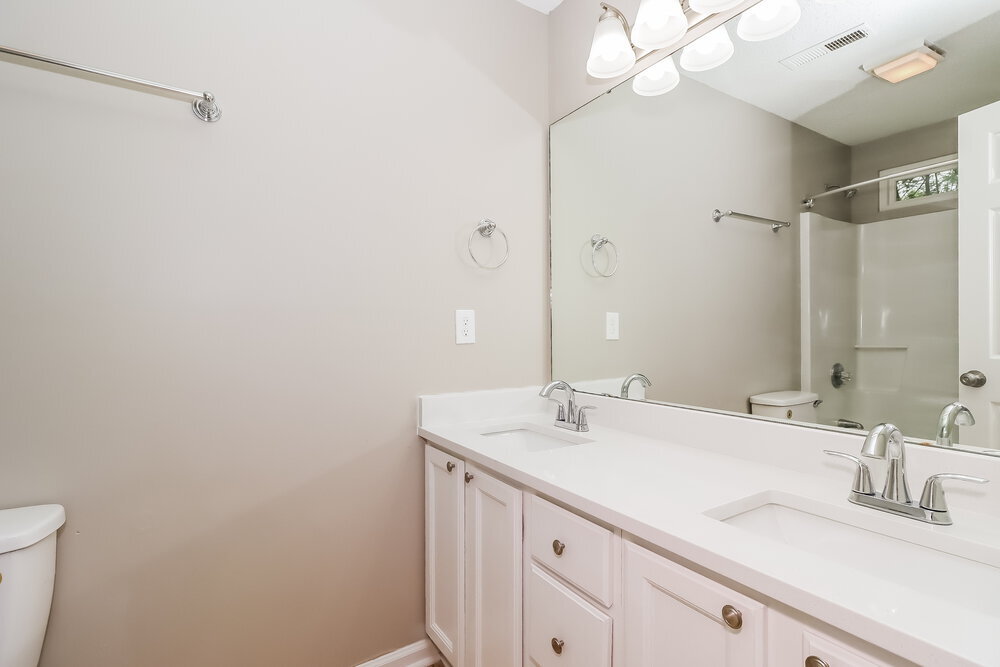 Building Photo - 660 Rebecca Jane Dr