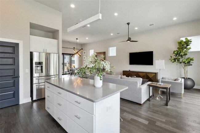 Building Photo - 7400 Annette Cove