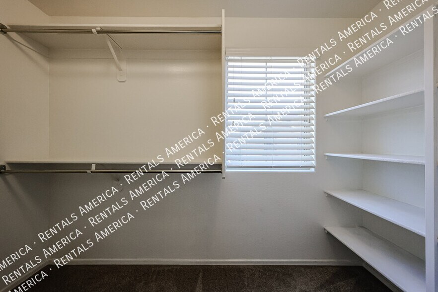 Building Photo - 257 N 56th Pl