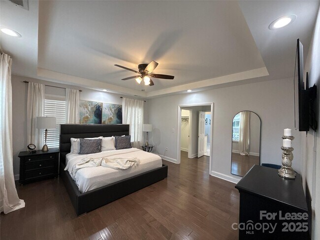 Building Photo - 5120 Lakeview Rd