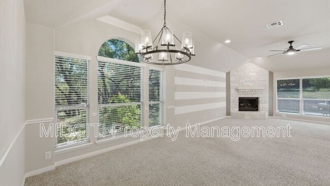 Building Photo - 842 Santa Cruz Ln