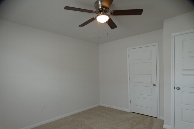 Building Photo - 4 Bedroom Home - Bridlewood