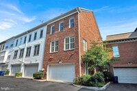 Building Photo - 708 Day Ln