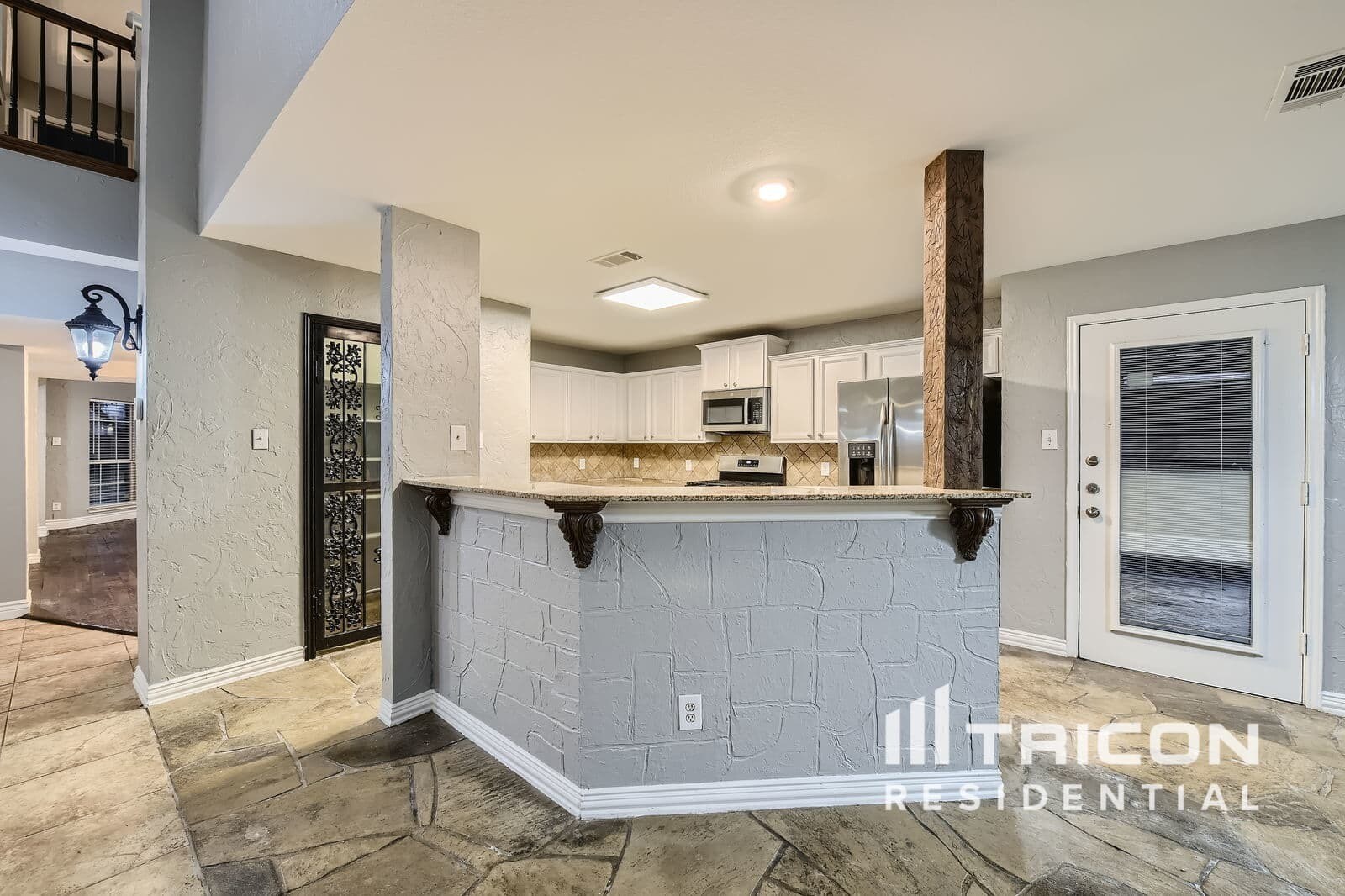 Building Photo - 220 Flatwood Dr