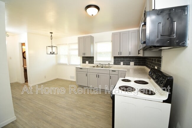 Building Photo - 477 S Norwood Ave