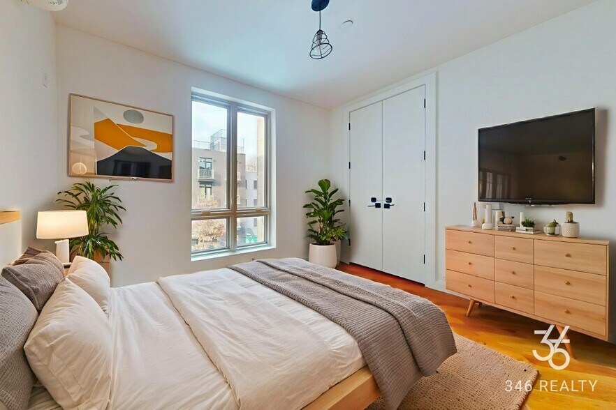 Building Photo - Myrtle Avenue