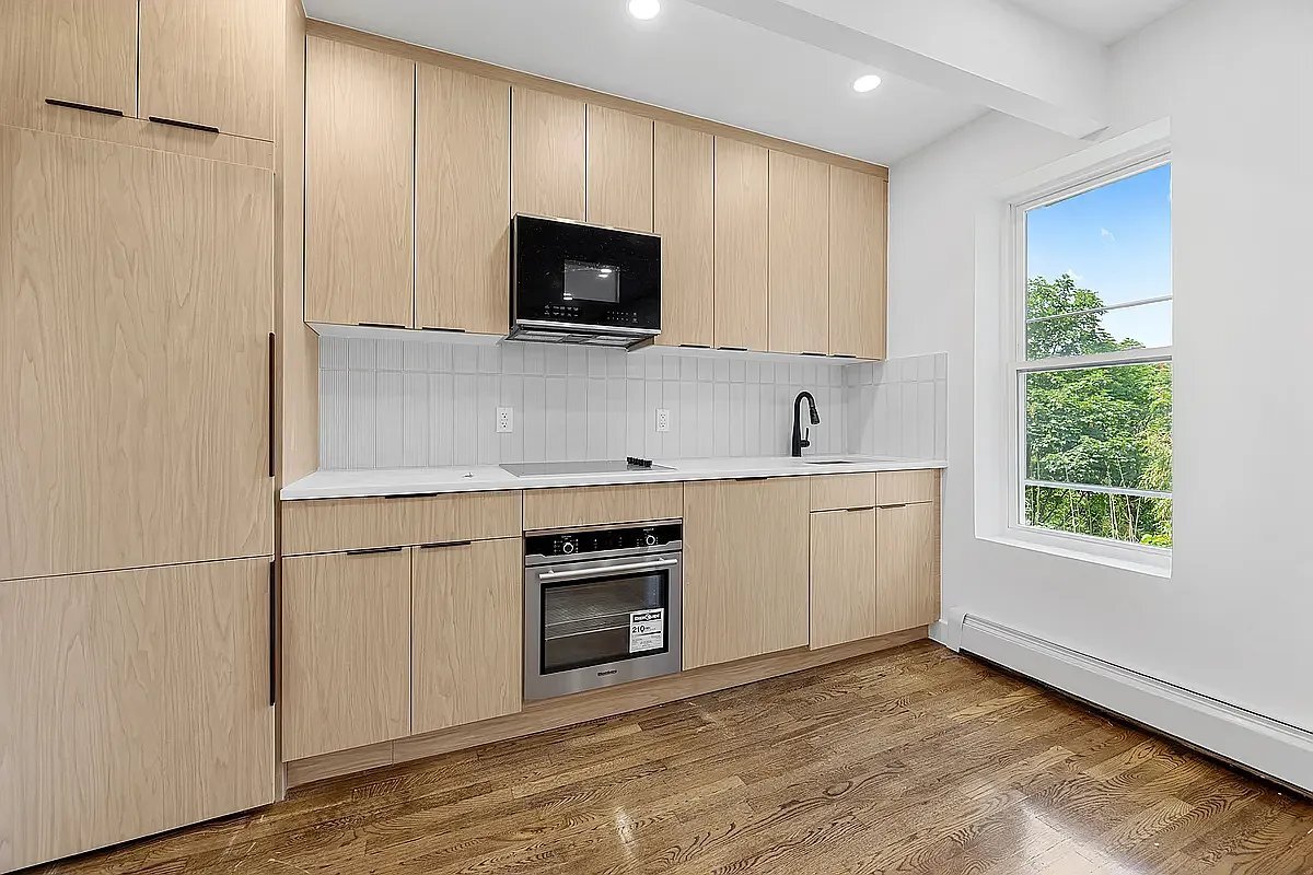 Building Photo - 428 Seventh Avenue