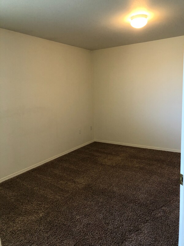 Building Photo - 550 NE Negus Loop