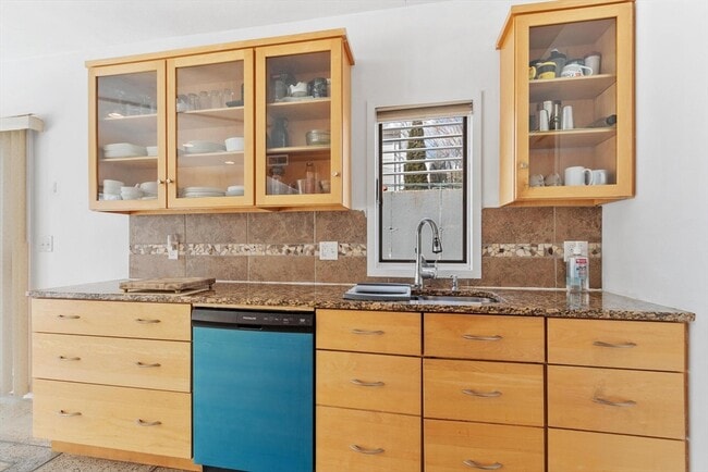 Building Photo - 5 Avondale Ave