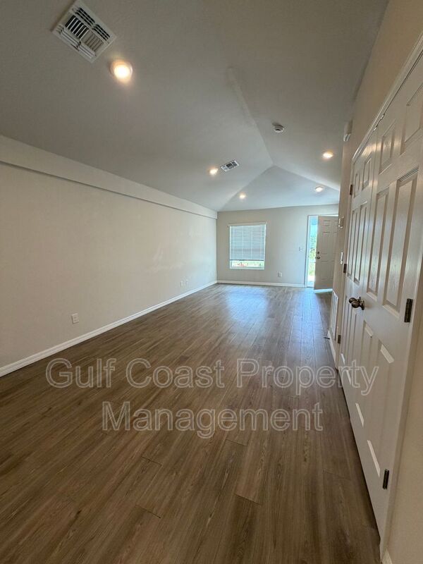 Building Photo - 10162 Tramore Ave