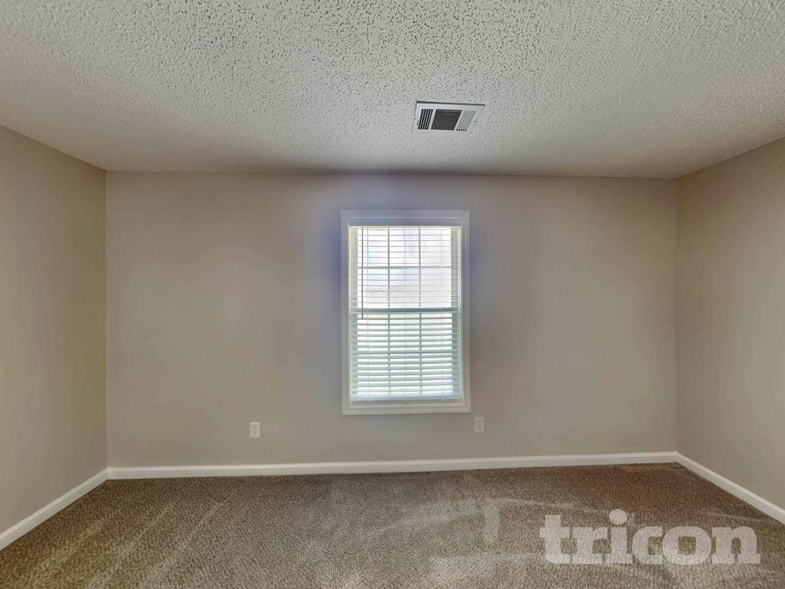 Building Photo - 1055 Maria Dr