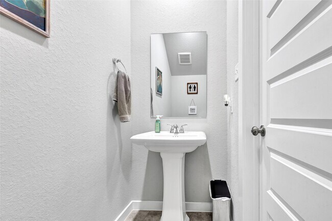 Building Photo - 7214 Clearwater Cv Dr