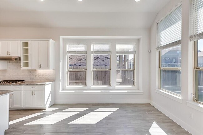 Building Photo - 5853 Bianca Dr