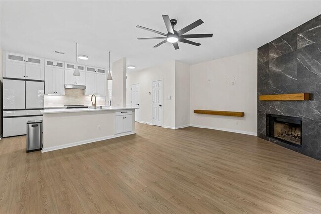 Building Photo - 386 Creek Manor Way