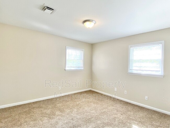 Building Photo - 224 Saddler Dr