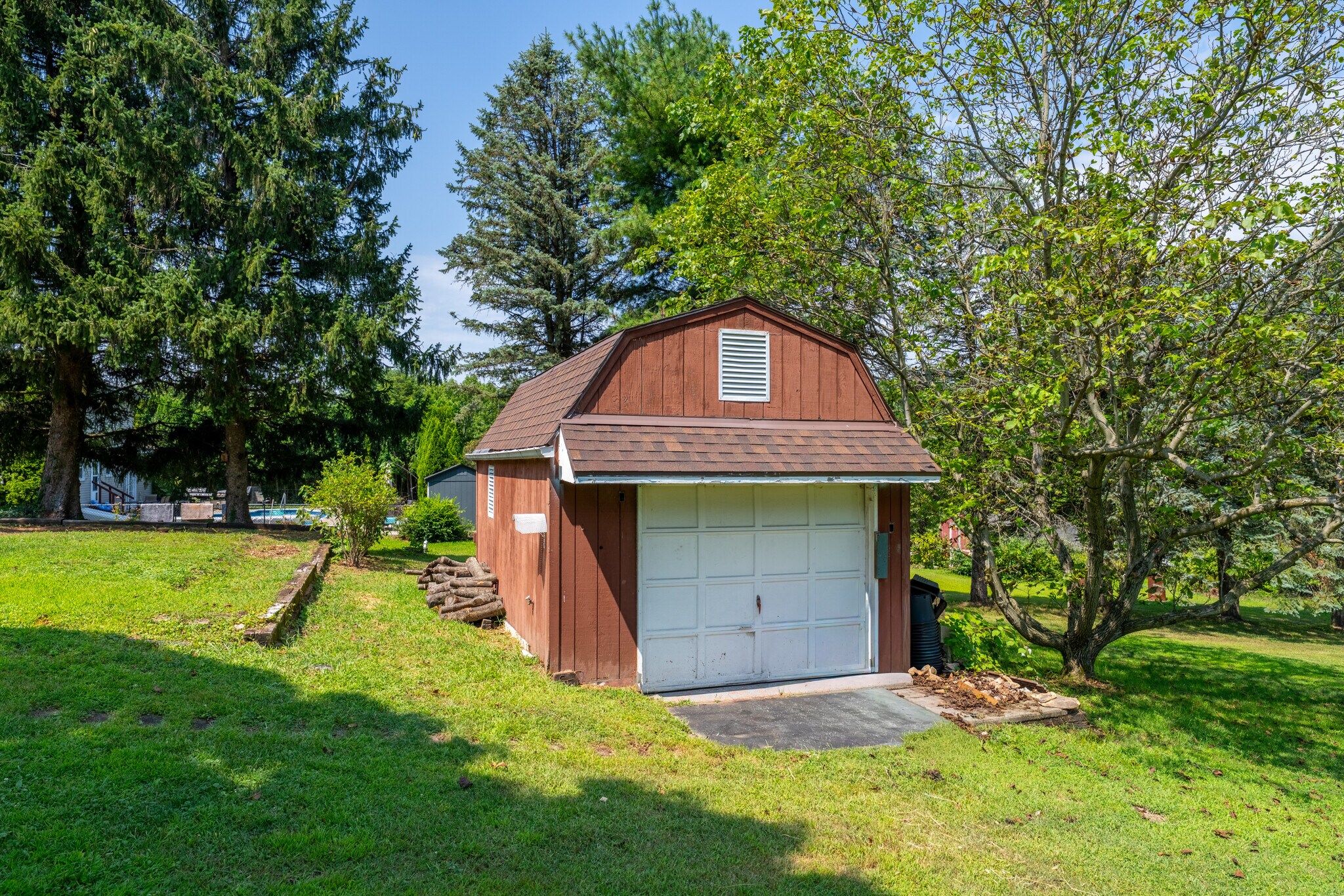 Building Photo - 3250 Vista Dr