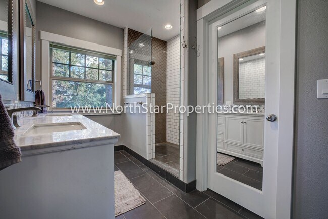 Building Photo - Spacious Five Bed Home in NW Bend
