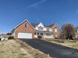 Building Photo - 124 Charlton Ct